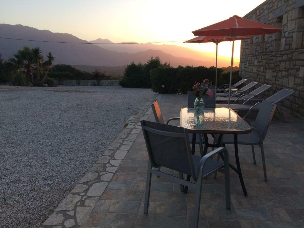 Villa Ypsilon Karotí Екстериор снимка