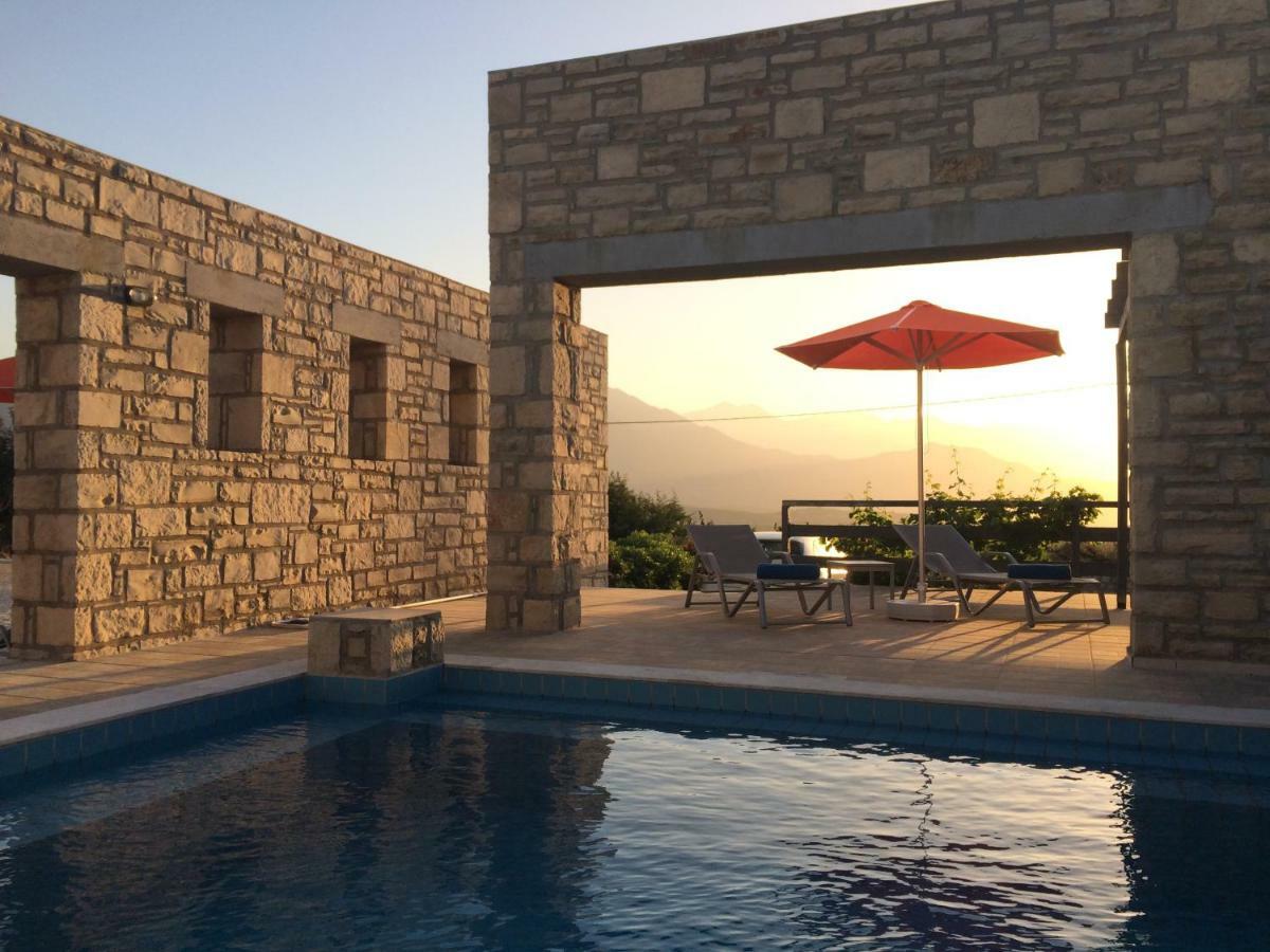 Villa Ypsilon Karotí Екстериор снимка