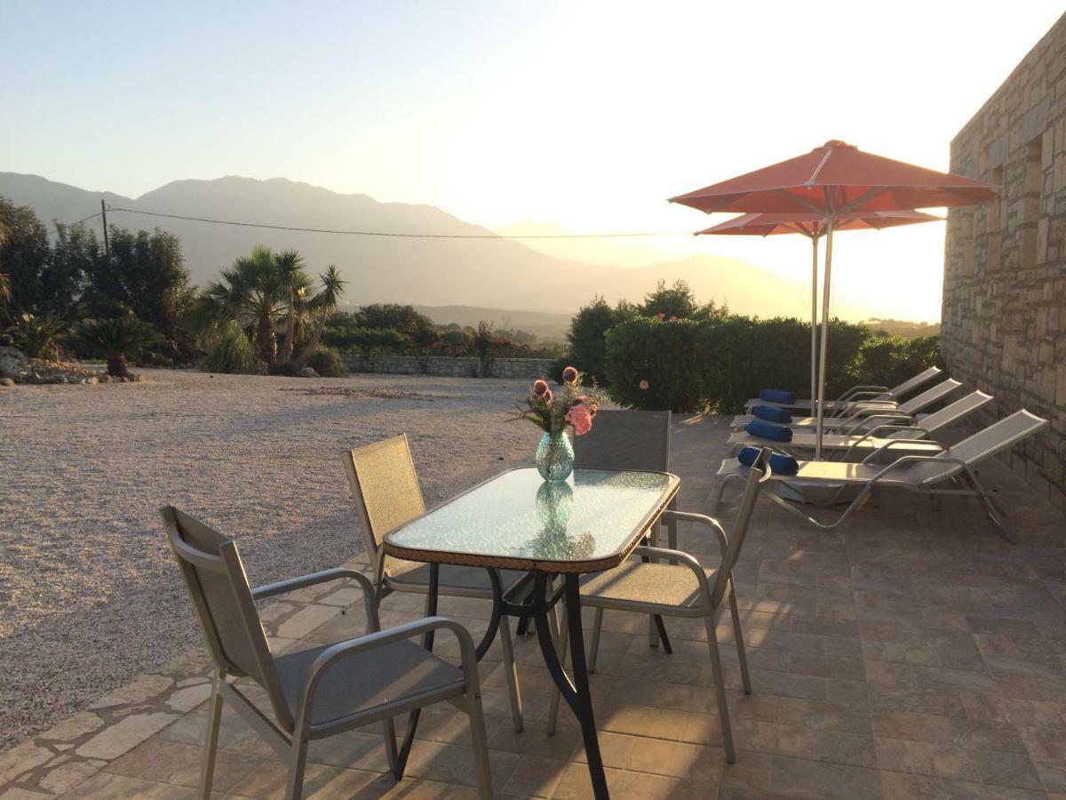 Villa Ypsilon Karotí Екстериор снимка