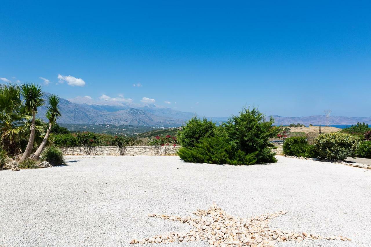 Villa Ypsilon Karotí Екстериор снимка