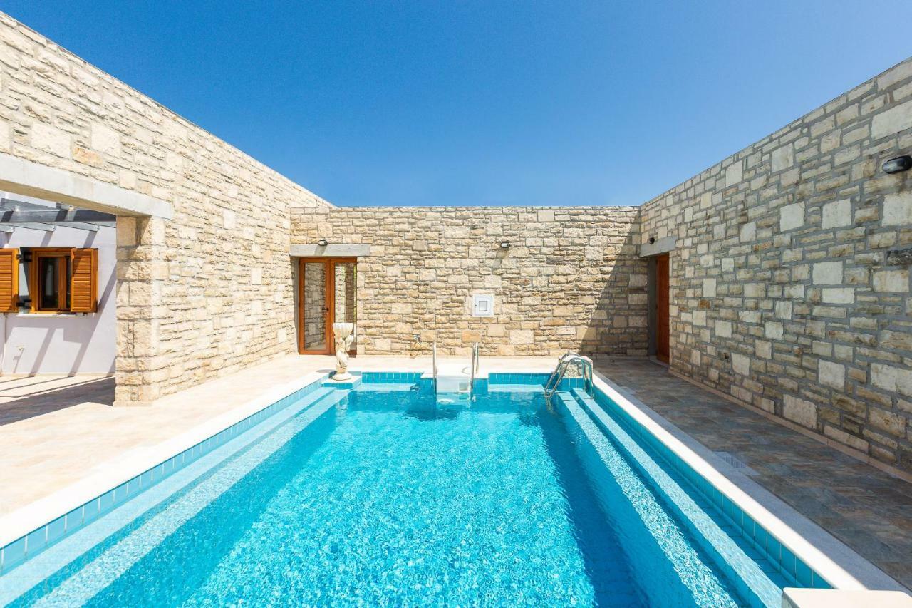 Villa Ypsilon Karotí Екстериор снимка