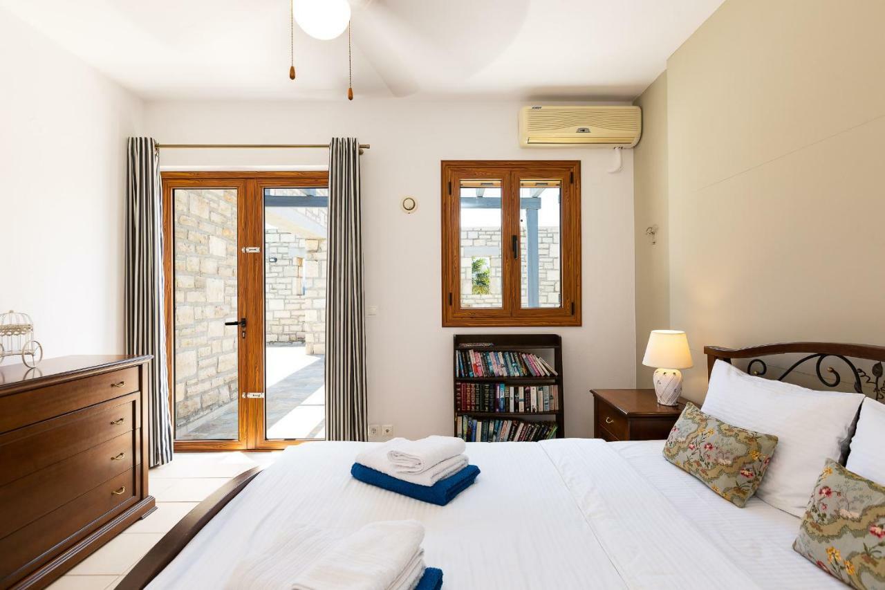 Villa Ypsilon Karotí Екстериор снимка
