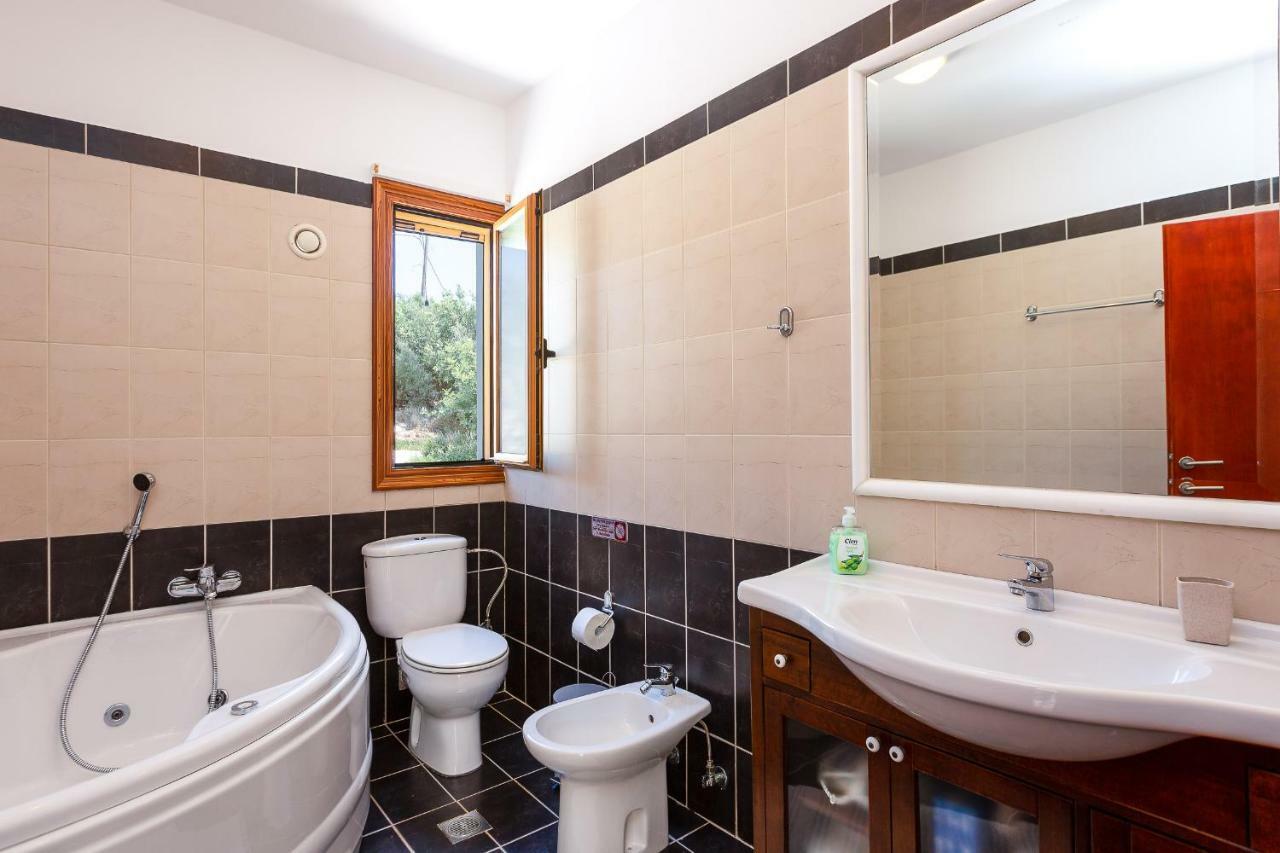 Villa Ypsilon Karotí Екстериор снимка