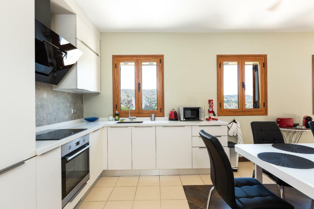 Villa Ypsilon Karotí Екстериор снимка