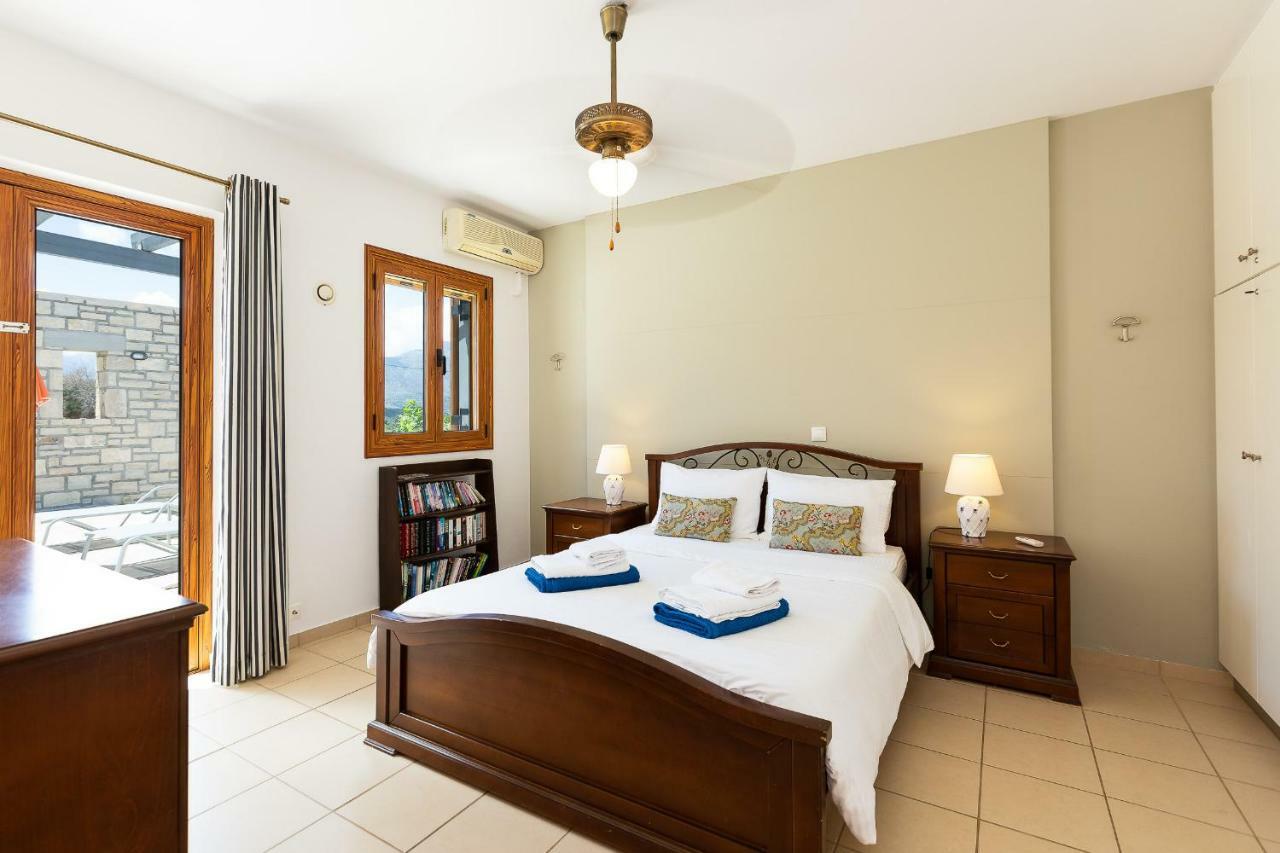 Villa Ypsilon Karotí Екстериор снимка