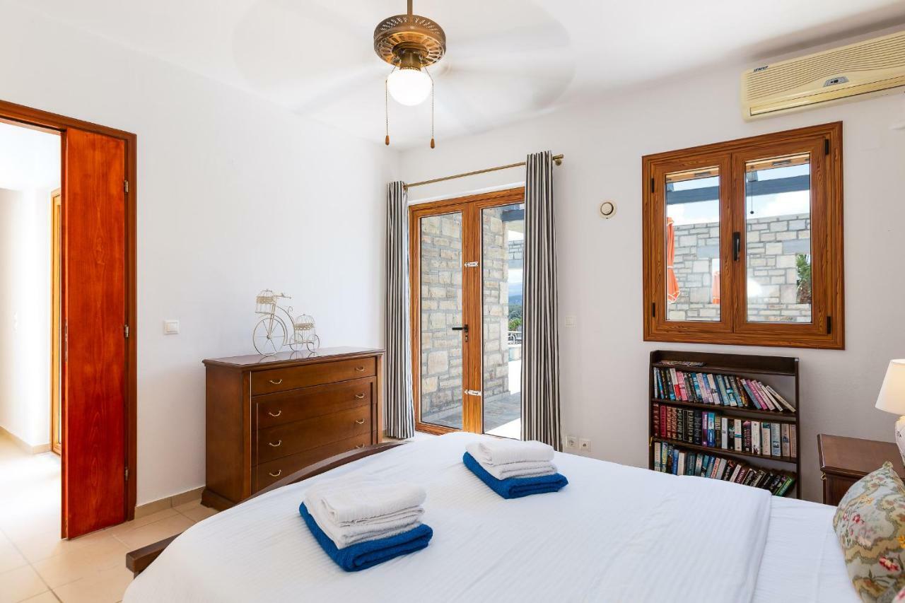 Villa Ypsilon Karotí Екстериор снимка