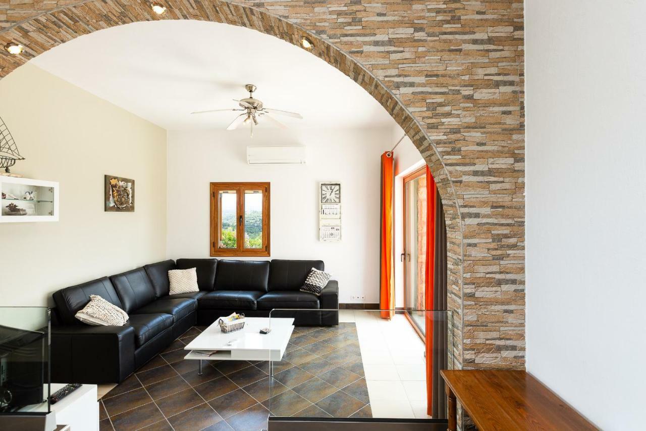 Villa Ypsilon Karotí Екстериор снимка